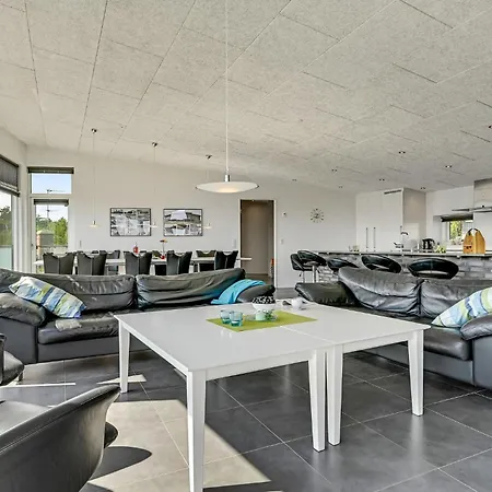 4 Bedroom In Holiday home Ebeltoft