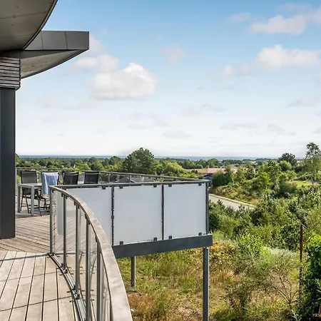 Prázdninový dům 4 Bedroom In *